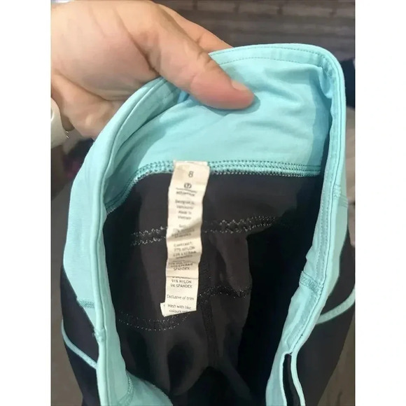 lululemon womens size 8Lulu Cropped Capri Pants Black Blue Euc - Picture 5 of 5